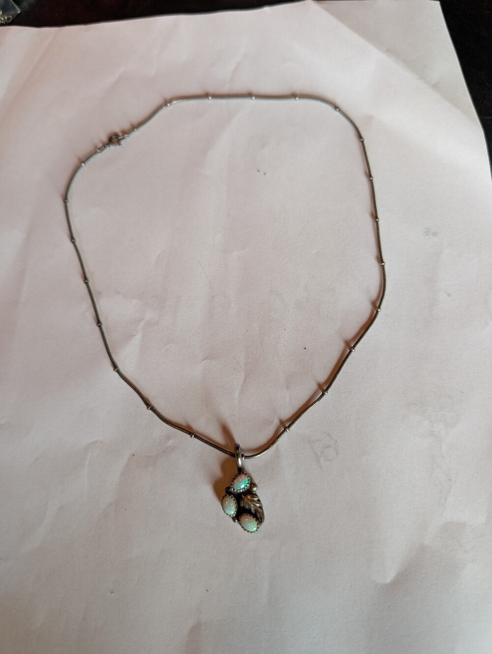 Vintage Southwest Silver Cluster Faux Opal Leaf Pendant Italian Chain Necklace - Picture 2 of 10